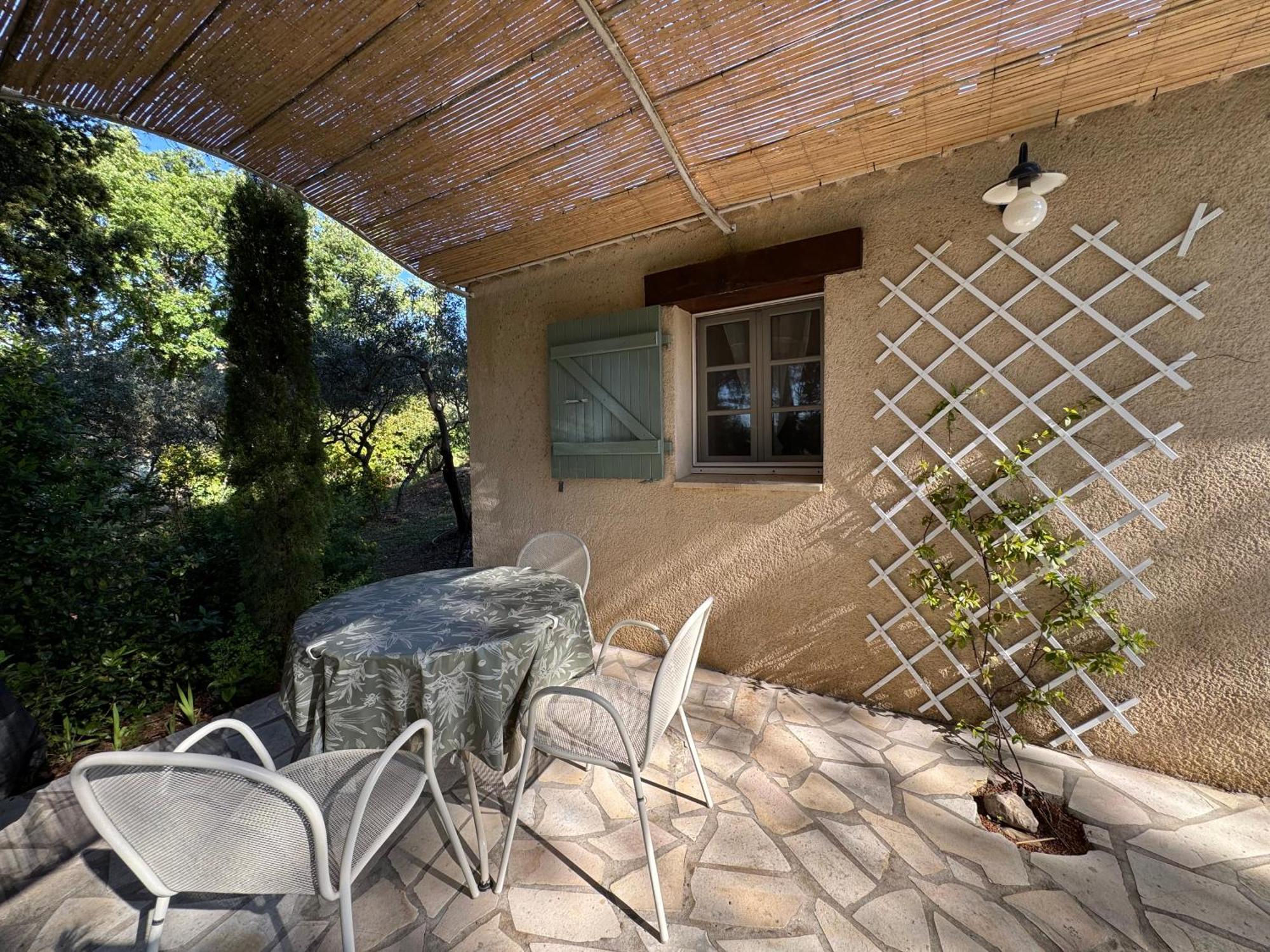Appel Du Luberon Villa Mérindol Екстериор снимка